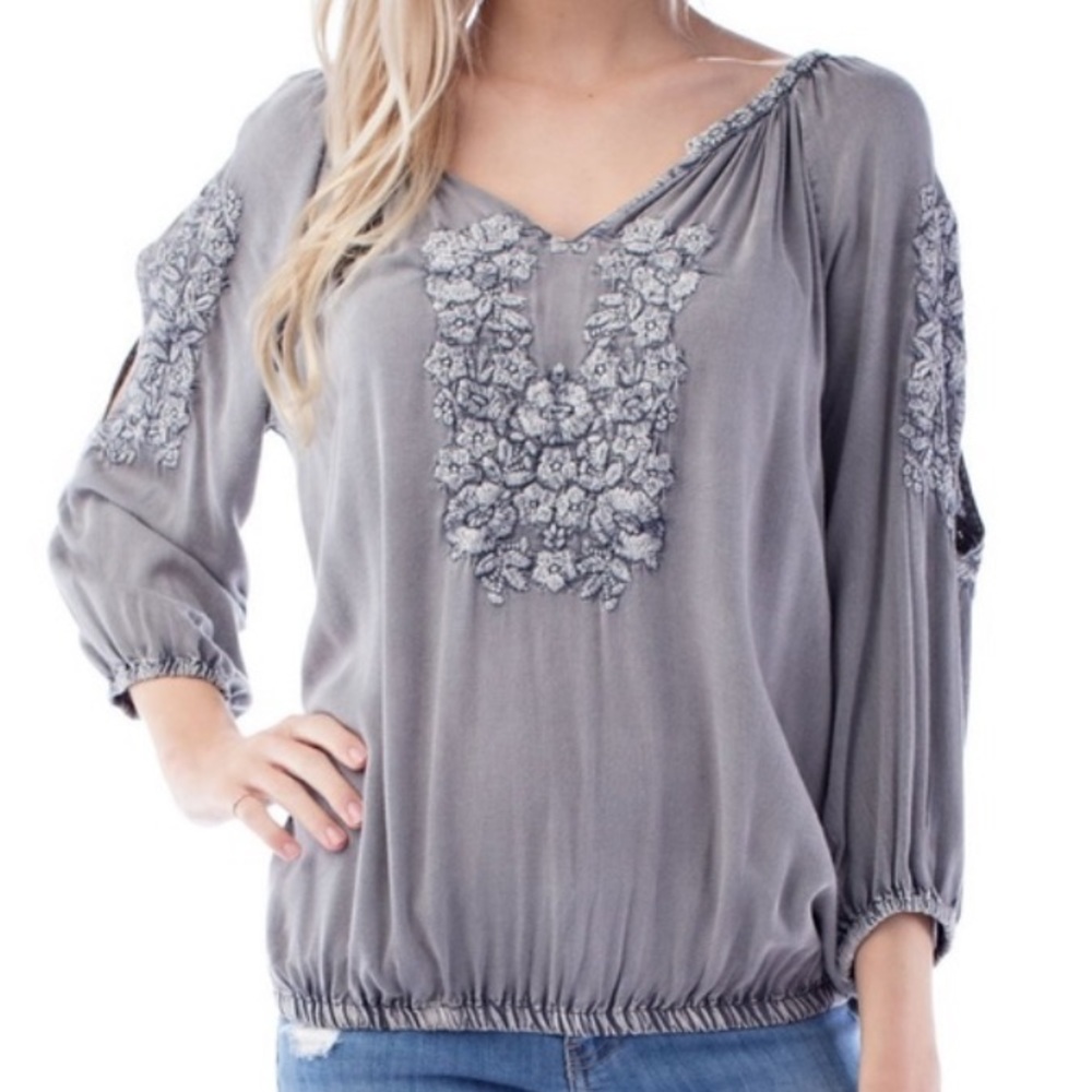 3/$20 Solitaire Tunisia Embroidered Floral Cold-Shoulder 3/4 Sleeve Shirt Sz M